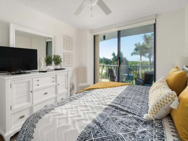 Marco Island Beachfront Vacation Condominium Sleeps Six